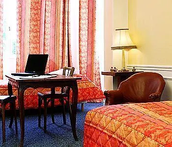 Pension Residence Du Palais Paris 2*,  France